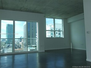 133 NE 2nd Ave, Unit 2111 in Miami, FL - Building Photo - Building Photo