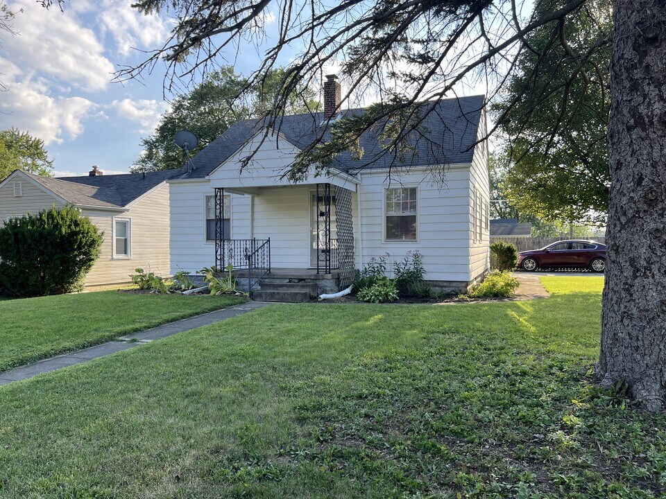 2021 N Maplewood Ave in Muncie, IN - Building Photo