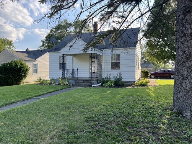 2021 N Maplewood Ave