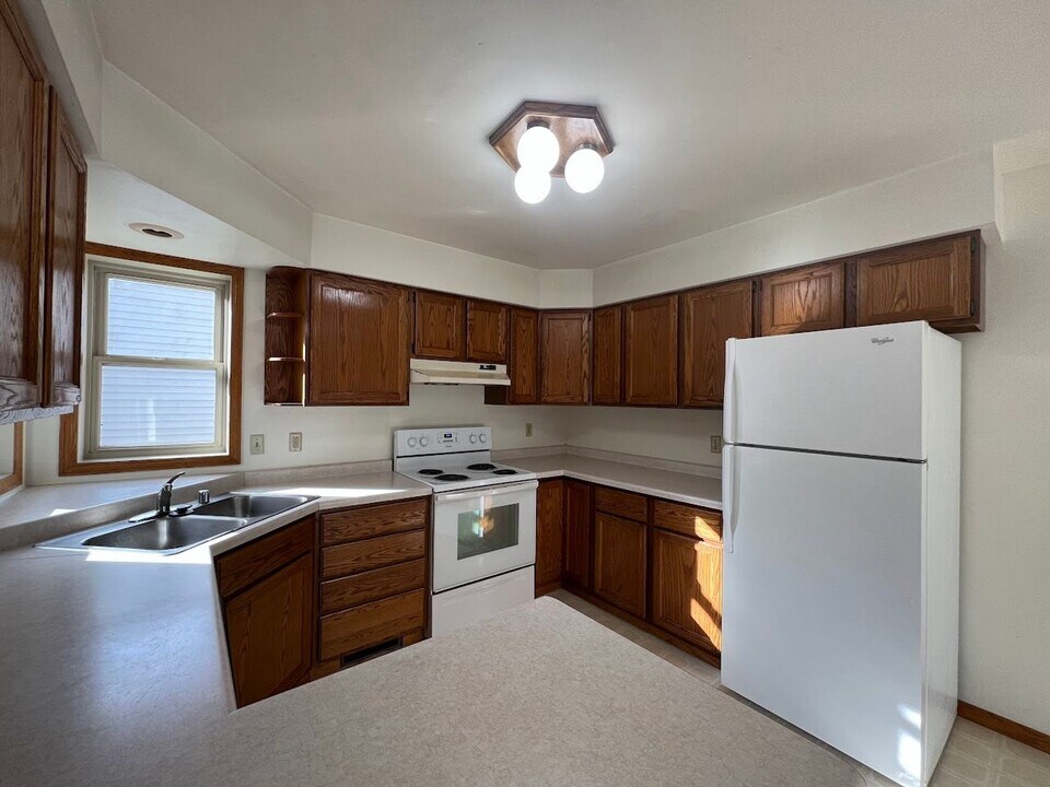 5743-5741 Lacy Rd in Fitchburg, WI - Building Photo