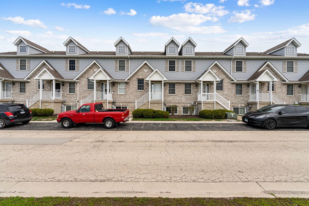 412 N Grainger Ln in Cortland, IL - Building Photo