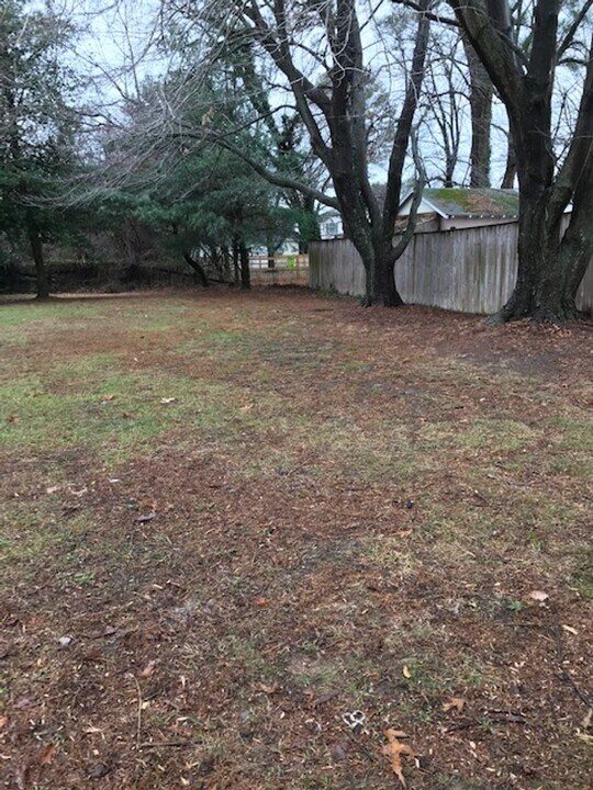 649 Chester River Beach Rd in Grasonville, MD - Building Photo