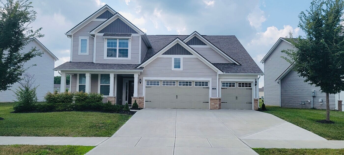 1388 Sunset Blvd in Avon, IN - Building Photo