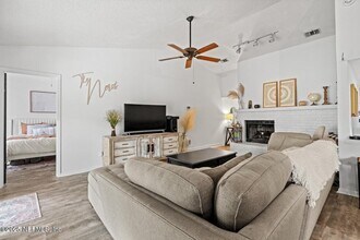 9709 Fawn Brook Cir N in Jacksonville, FL - Building Photo - Building Photo