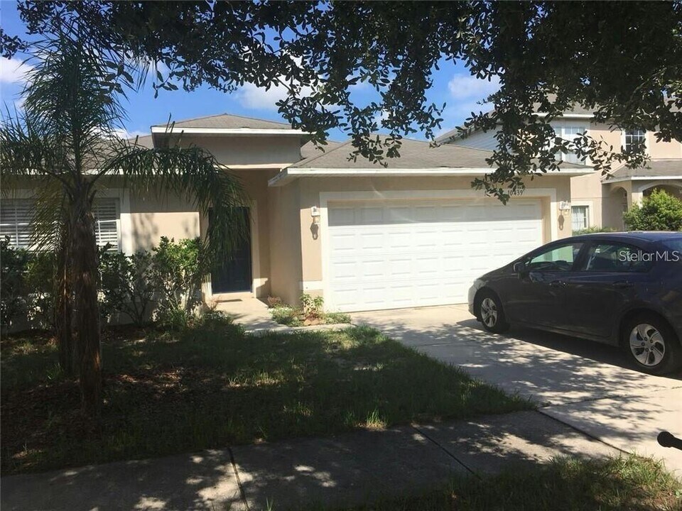 10439 River Bream Dr in Riverview, FL - Building Photo