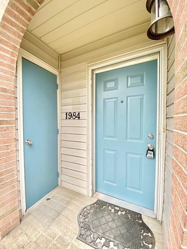 1984 Cricklewood Cv in Fogelsville, PA - Foto de edificio - Building Photo