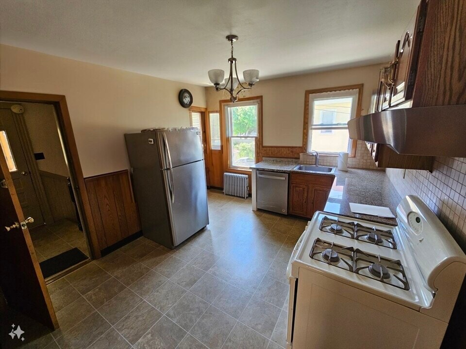 30 Chauncey St in Watertown, MA - Building Photo