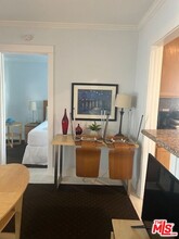 843 Huntley Dr in West Hollywood, CA - Building Photo - Building Photo