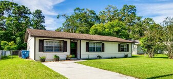 20126 Suncrest Dr in Brooksville, FL - Building Photo