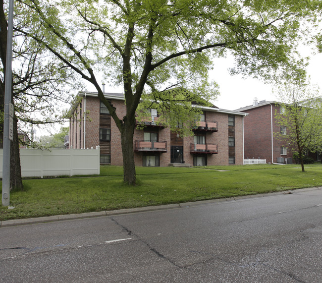 2430 Q St in Lincoln, NE - Foto de edificio - Building Photo