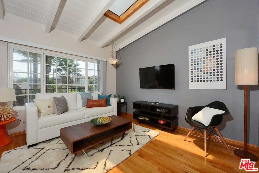 313 Mildred Ave in Los Angeles, CA - Building Photo