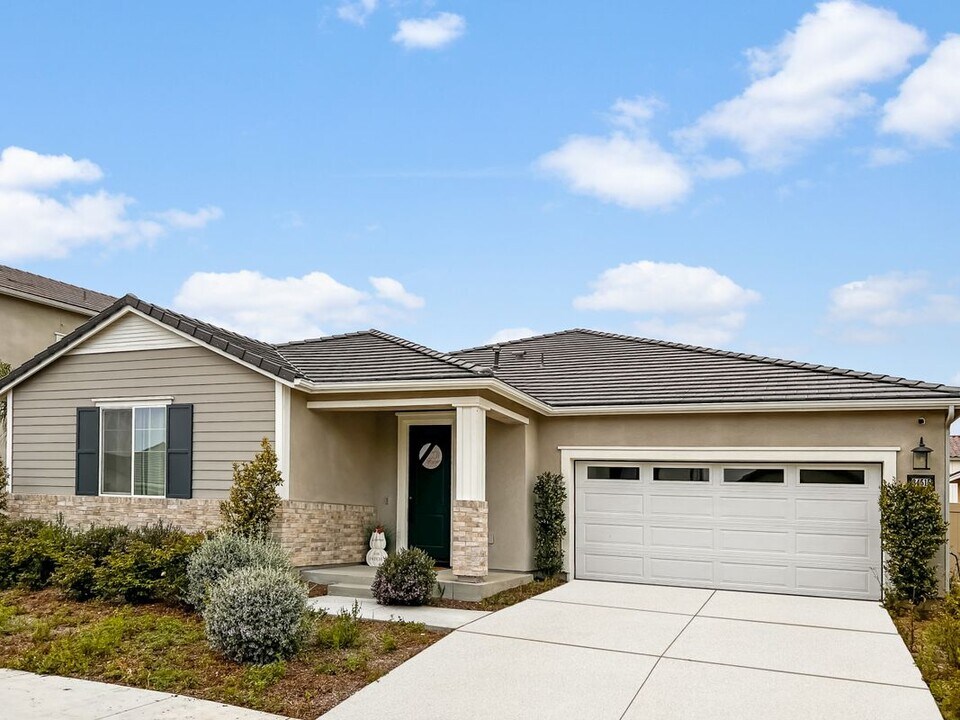 34515 Citrine St in Murrieta, CA - Foto de edificio