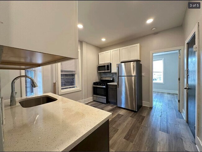 66 Wallis Ave in Jersey City, NJ - Building Photo - Building Photo