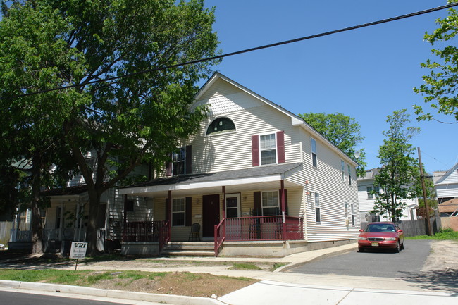 621 Sewall Ave in Asbury Park, NJ - Foto de edificio - Building Photo