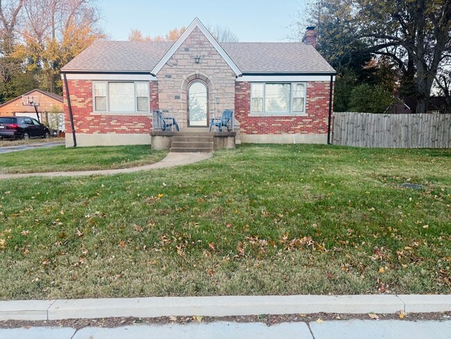 property at 630 N Florissant Rd