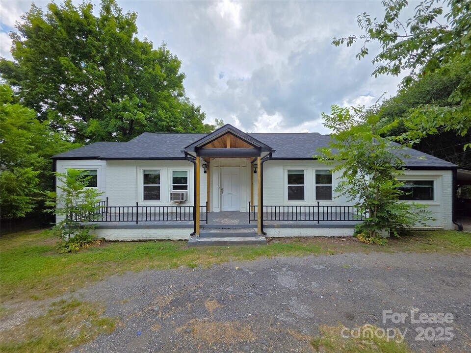 1000 Ln St in Kannapolis, NC - Building Photo