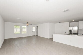 2748 Mistwood Dr in Fort Worth, TX - Foto de edificio - Building Photo