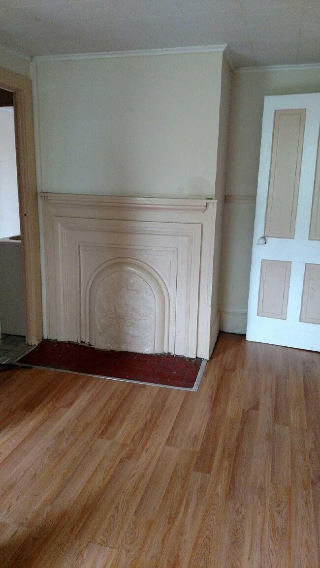 22 Locust St in Uniontown, PA - Foto de edificio - Building Photo