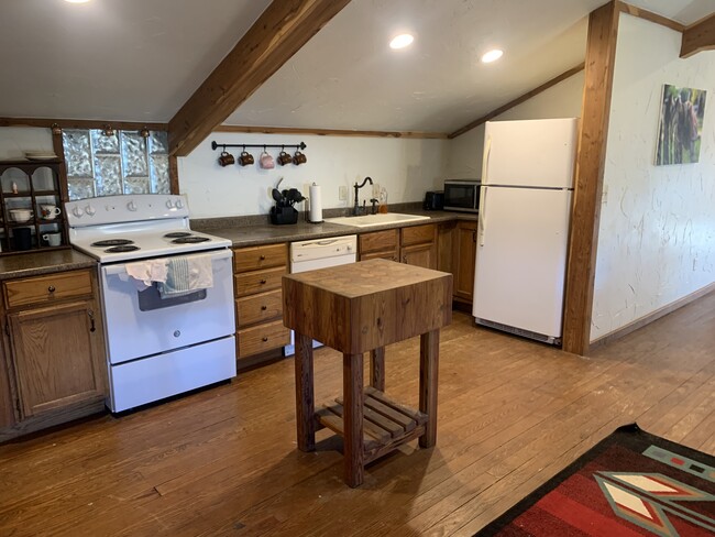 402 Cowgirl Xing, Unit 2 in Marble Falls, TX - Building Photo - Building Photo