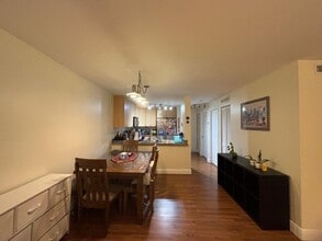 210 SW 11th St, Unit 409 in Miami, FL - Foto de edificio - Building Photo