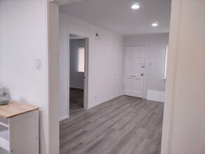 202 N Florence St, Unit 202 in Burbank, CA - Foto de edificio - Building Photo
