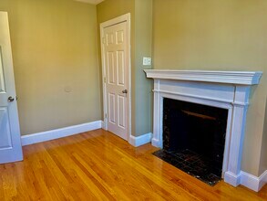 72 Egmont St, Unit 3F in Brookline, MA - Foto de edificio - Building Photo