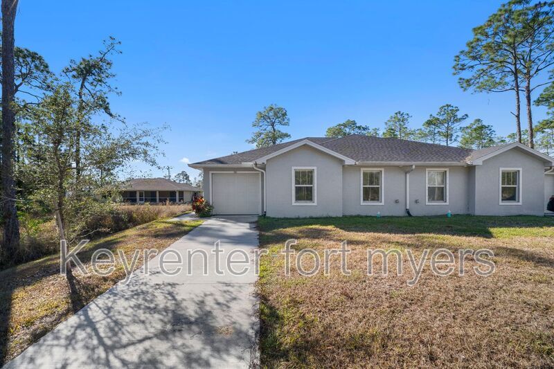 341 Reeves St in Lehigh Acres, FL - Building Photo