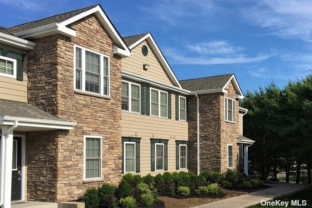 1002 Vista View Dr-Unit -903 in Farmingville, NY - Foto de edificio - Building Photo
