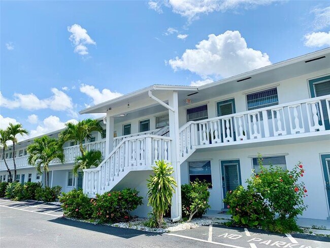 6550 Winfield Blvd in Margate, FL - Building Photo - Building Photo