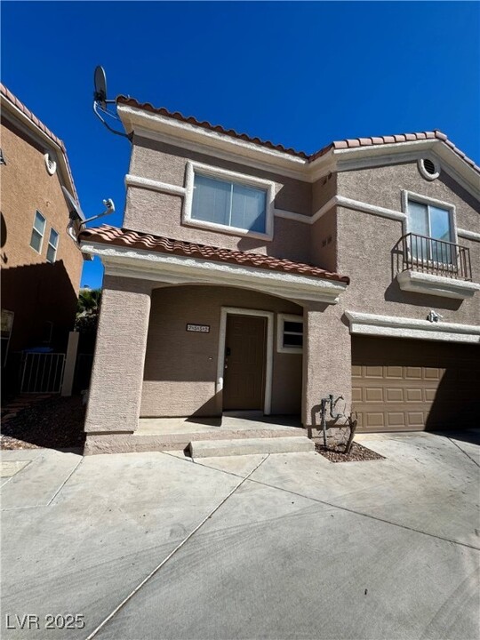 7553 Ortega Spring Ave in Las Vegas, NV - Building Photo