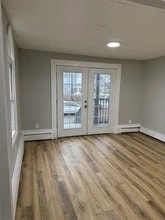 1079 Broad St in Meriden, CT - Building Photo - Building Photo