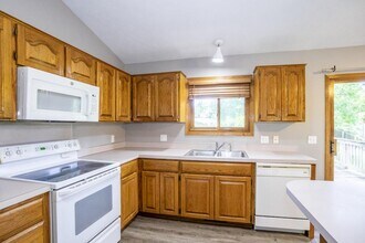 15355 Papio St in Omaha, NE - Building Photo - Building Photo