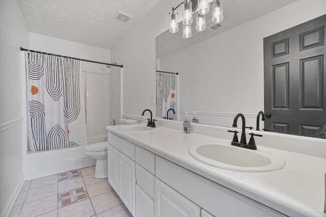 2280 Carrington Dr in Ellenwood, GA - Building Photo - Building Photo