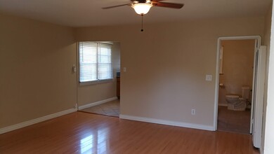 706 1/2 Knoxville Ave, Unit 706.5 in Huntington Beach, CA - Foto de edificio - Building Photo