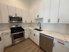 4735 N Artesian Ave, Unit 4731 -205 in Chicago, IL - Building Photo - Building Photo
