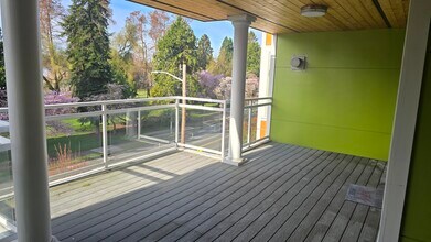 7440 E Green Lake Dr N in Seattle, WA - Foto de edificio - Building Photo