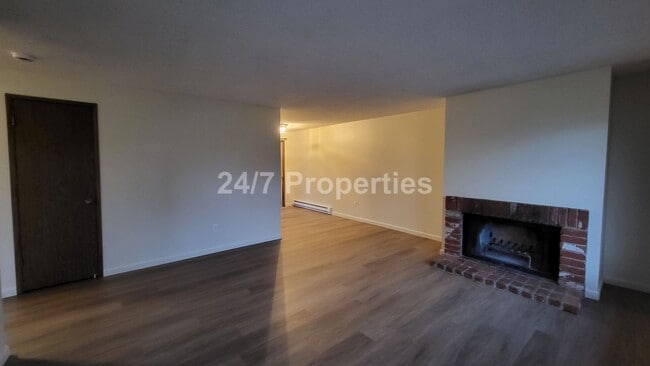 760 NE Village Squire Ave in Gresham, OR - Building Photo - Building Photo