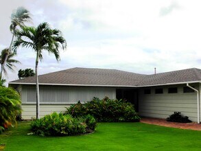 553 Kumukahi Pl in Honolulu, HI - Building Photo - Building Photo