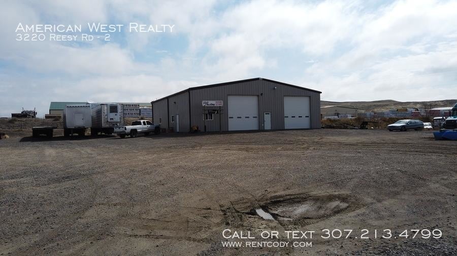 3220 Reesy Rd in Cody, WY - Building Photo