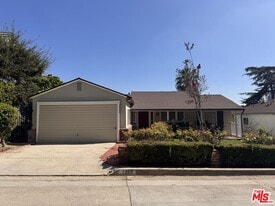2258 Moreno Dr in Los Angeles, CA - Building Photo