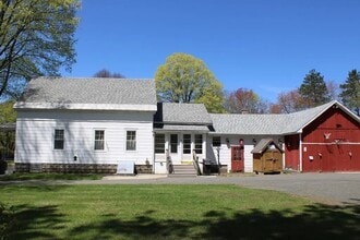 40 Conway St in Deerfield, MA - Building Photo - Building Photo