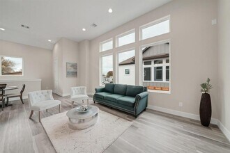 2504 W Tidwell Rd in Houston, TX - Building Photo - Building Photo