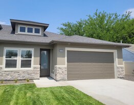 528 W Broadway Ave in Meridian, ID - Building Photo