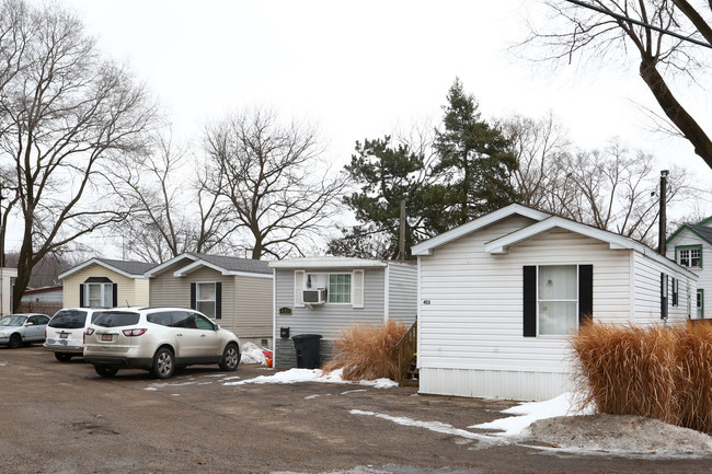 Old Oaks Estates in Elgin, IL - Building Photo - Building Photo