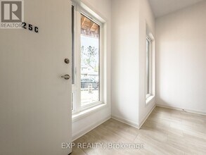 25 Fair Oaks Crescent in Ottawa, ON - Building Photo - Building Photo