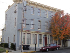 224 E Martin St in Martinsburg, WV - Foto de edificio - Building Photo