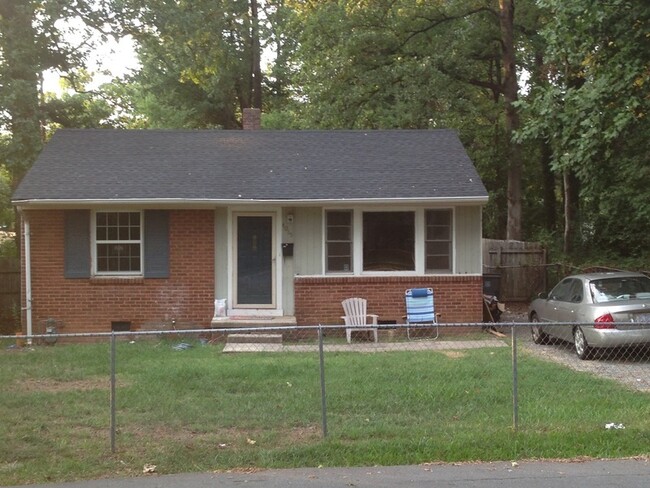 4015 Dinglewood Ave in Charlotte, NC - Building Photo - Building Photo