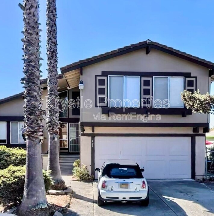 105 Gregory Ln in Vallejo, CA - Foto de edificio