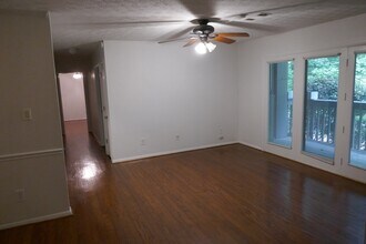 402 Tuxworth Cir, Unit 402 Tuxworth Circle in Decatur, GA - Building Photo - Building Photo