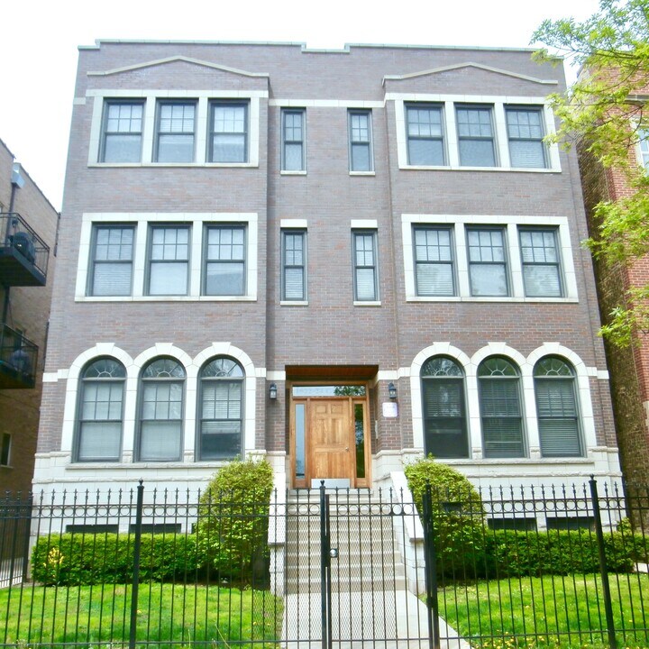 1528 W Greenleaf Ave in Chicago, IL - Building Photo